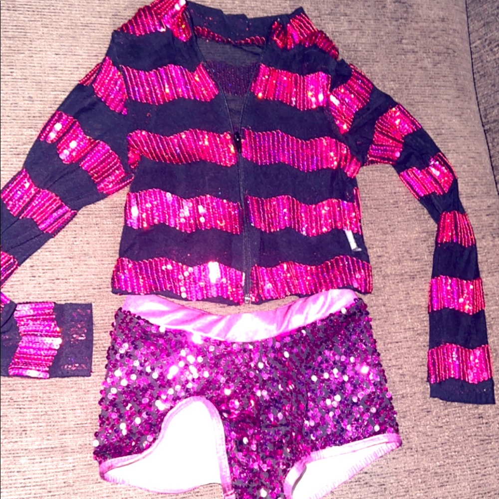 Shiny pink dance shorts and jacket. Size SC
.